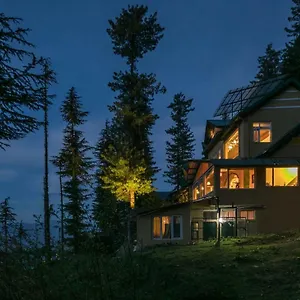  Villa Stayvista At The Corner House - Pet Friendly